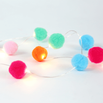 "Woven Pom Pom" 10 Led Λαμπ. Σειρα Μπατ(2Xaa),Ww, Ασημι Καλ.χαλκ.,Ip20, 90+30Cm, Διαφ Καλ Τροφ