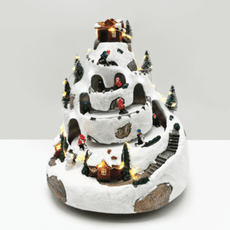 Led Διακ/Κο Χωριο Ww-Μωβ+Κινηση Σκι+Μουσικη 4.5V (Ανταπ) 21Χ21Χ25Cm