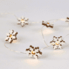 "Wooden Snowflake" 10 Led Λαμπ. Σειρα Μπατ.(2Xaa),Ww, Ασημι Καλ. Χαλκ.,Ip20, 90+30Cm,Διαφ Καλ Τροφ